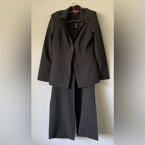 pants and blazer set sizes 11/12 great condition